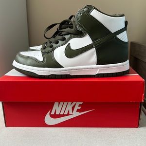 Nike Dunk High , White Cargo Khaki size 4Y